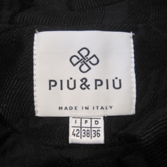 PIU & PIU Cropped Jacket
C$80 €$453 | Size: 38 | PIU & PIU - Picture 5 of 6